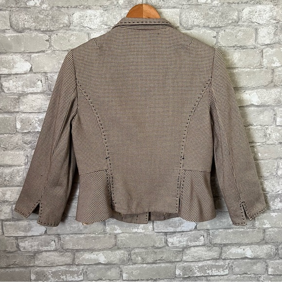 Carlisle Women's 10 Knit Blazer. Beige and Black. Hidden Snap Button Closure. - Picture 3 of 10